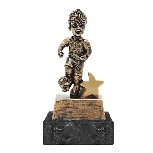 Trofeo Resina Niño Futbolista 24615   16 cms.
